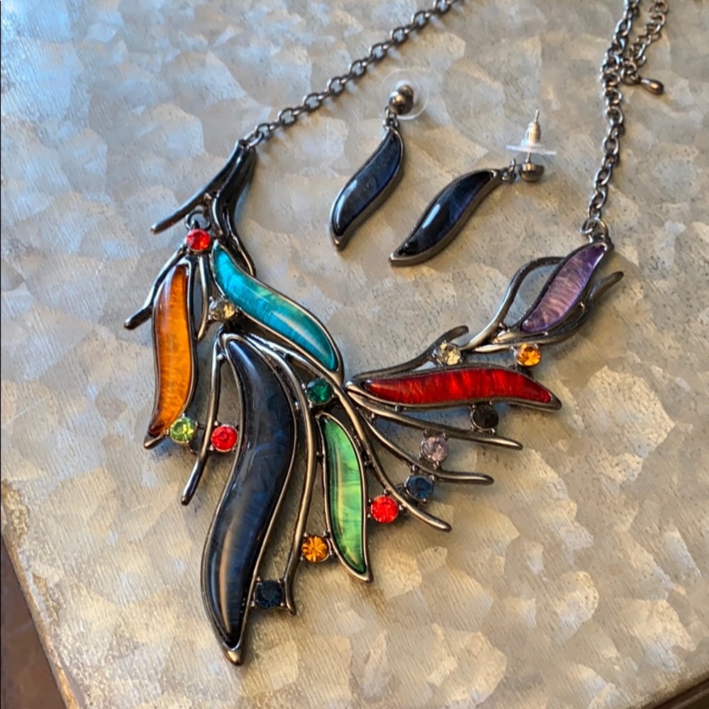 Beautiful multicolored necklace and earring set